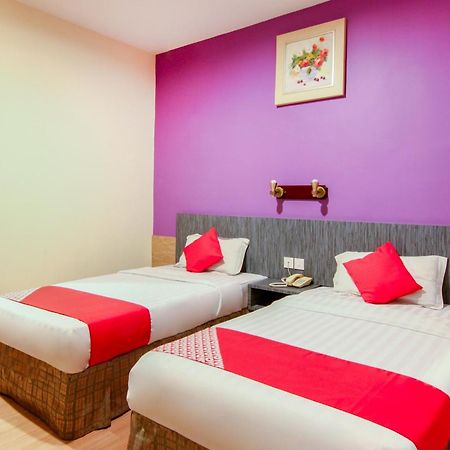 Super Oyo 43930 Hotel Esplanade SDK Esterno foto