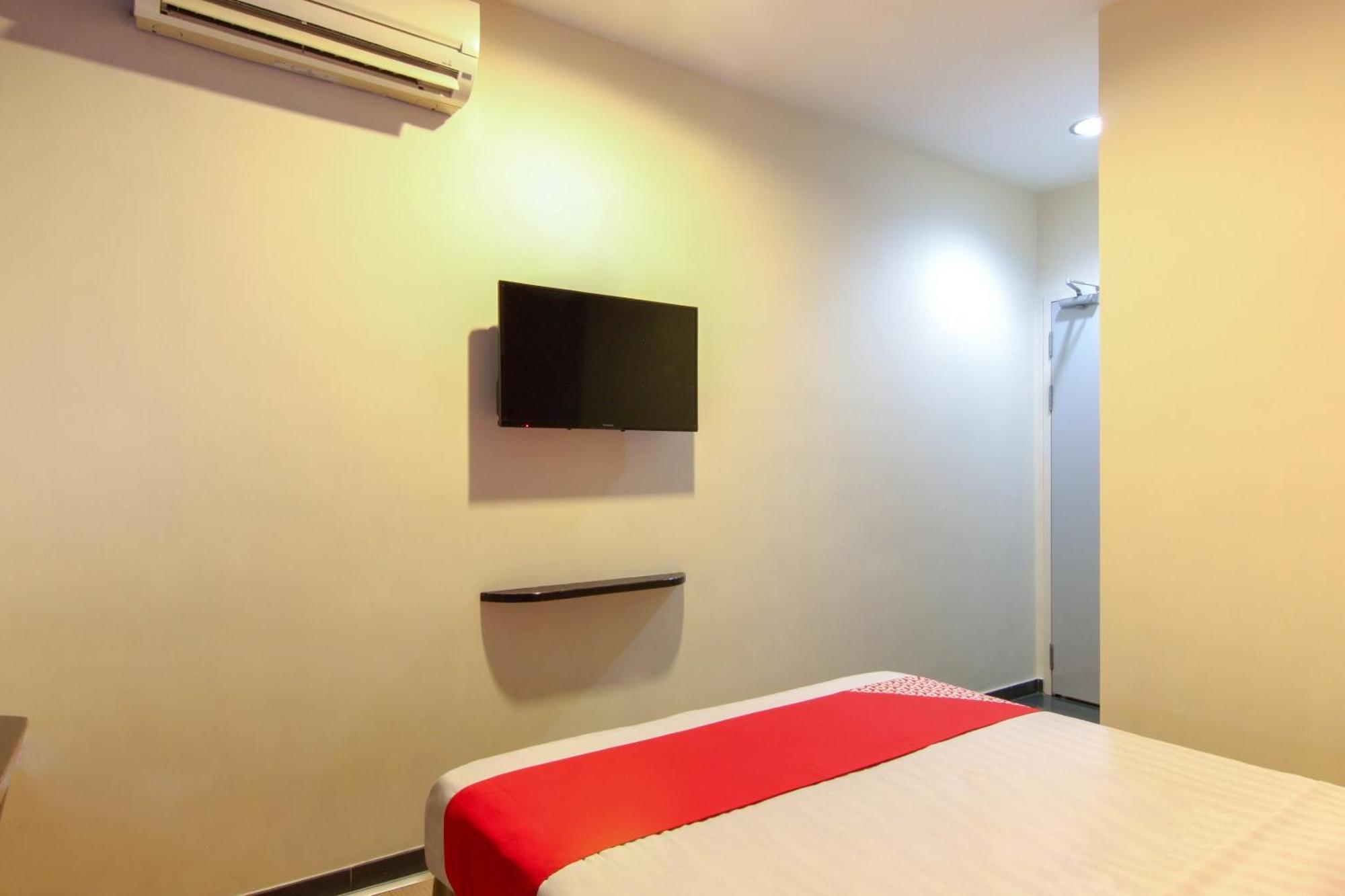 Super Oyo 43930 Hotel Esplanade SDK Esterno foto
