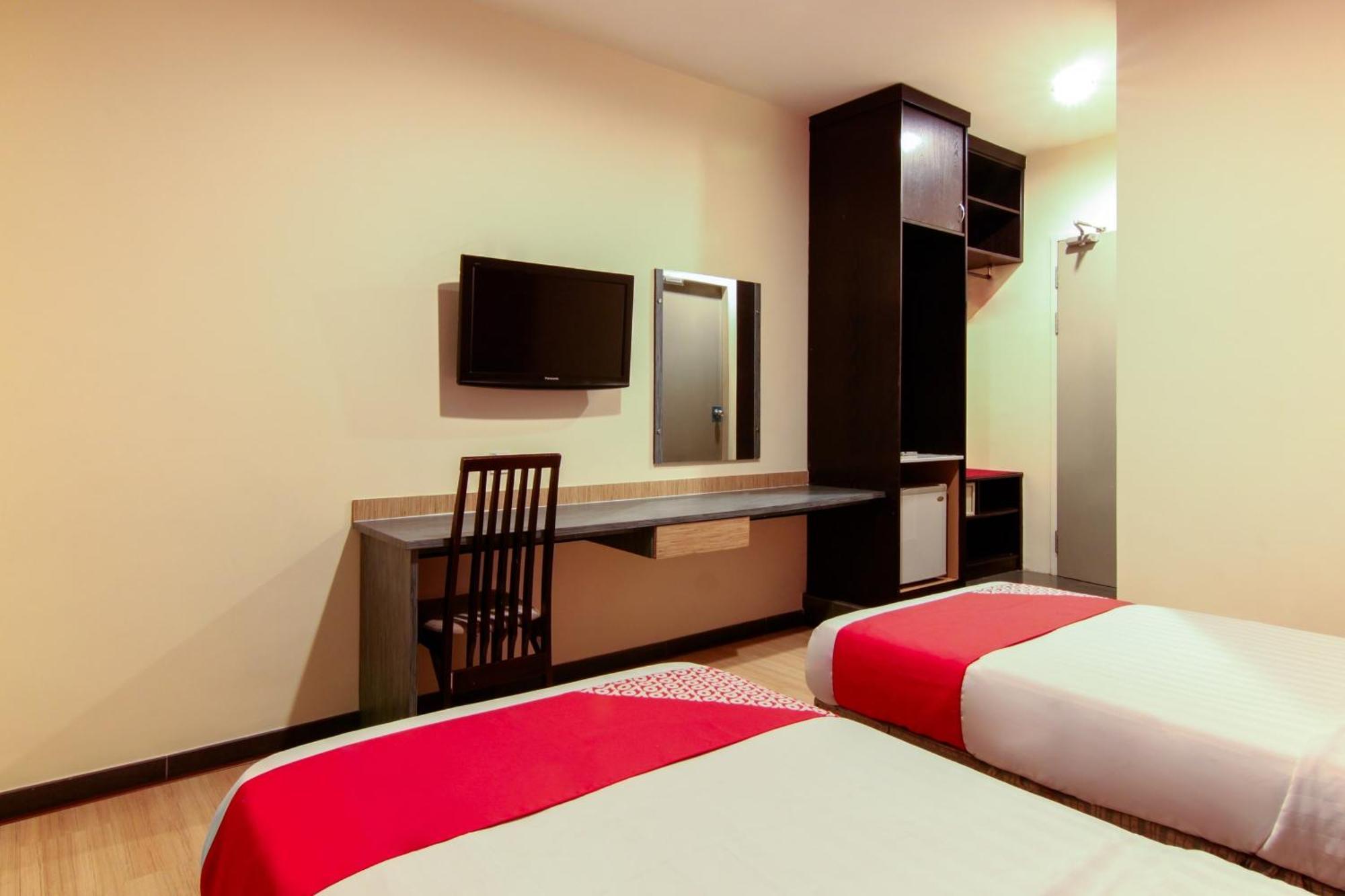Super Oyo 43930 Hotel Esplanade SDK Esterno foto