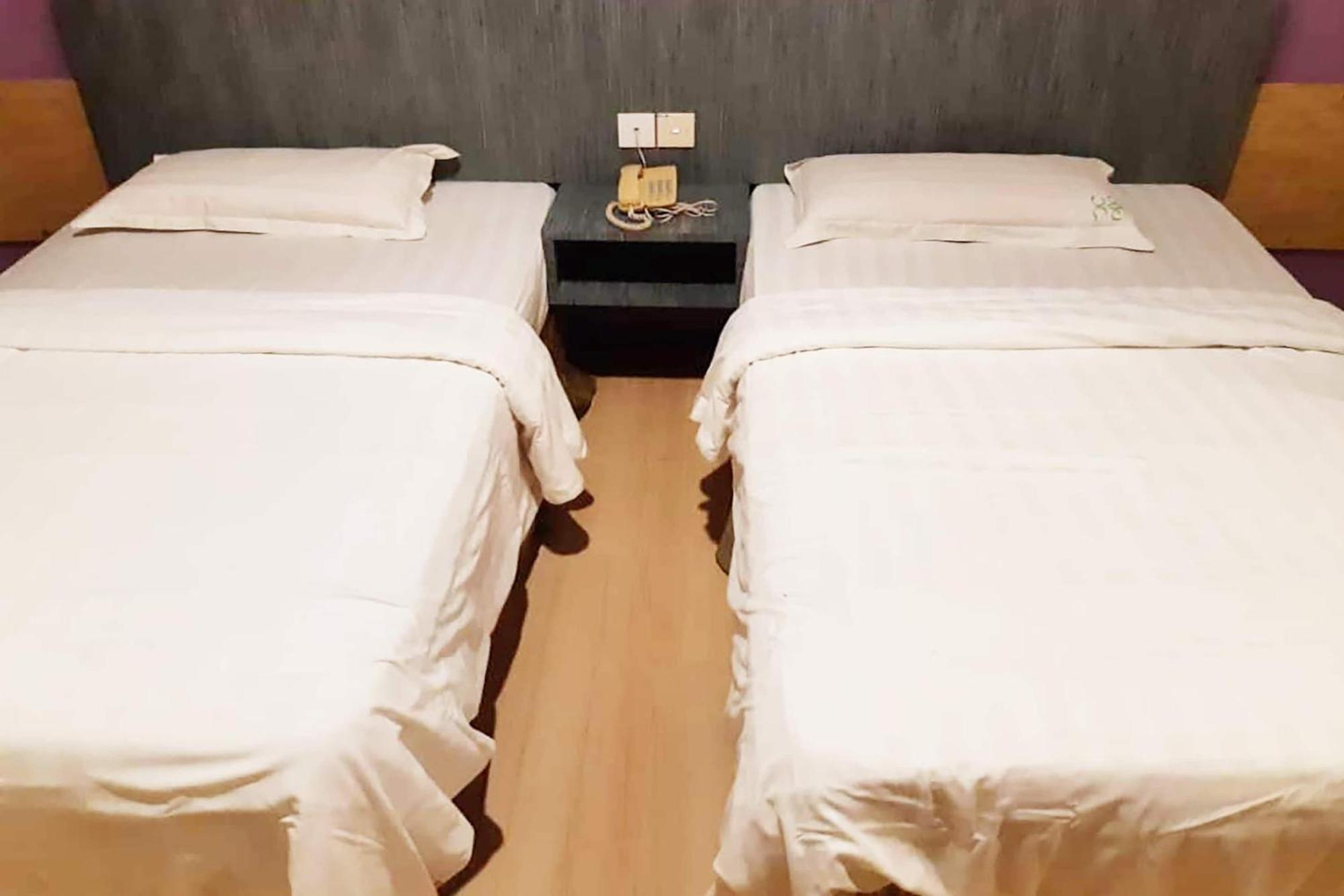 Super Oyo 43930 Hotel Esplanade SDK Esterno foto